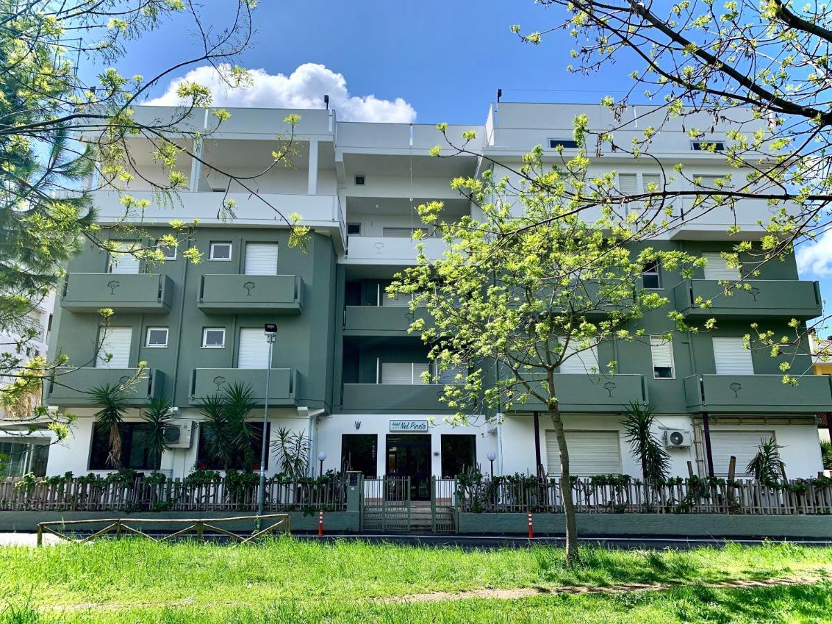 Nel Pineto Hotel 3*