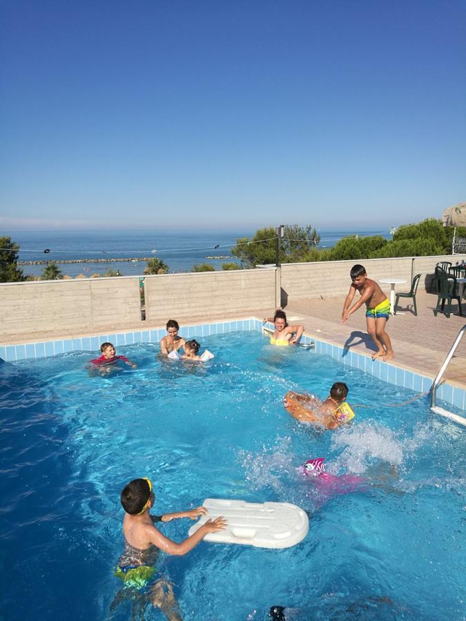 Nel Pineto Hotel 3*